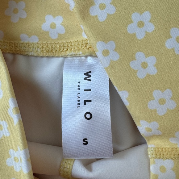 Wilo the Label Bold Floral Daisy Sports Bra and Biker Short Set - Picture 7 of 9